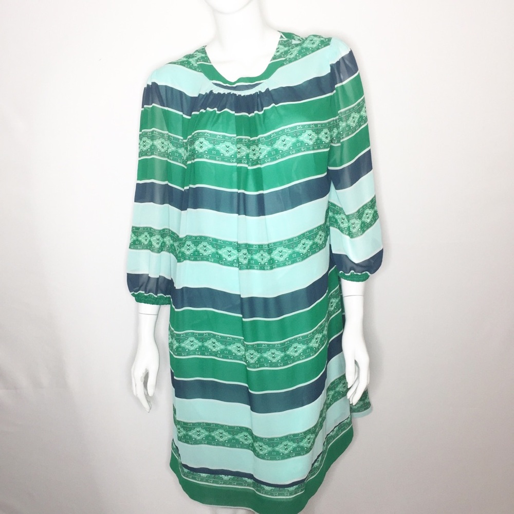 Eva Mendes size Large green 3/4 sleeves